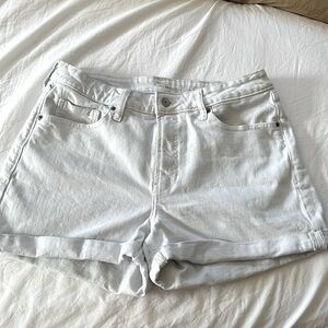Old Navy White Denim Shorts
Size 12